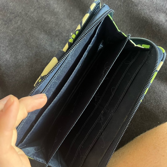 Green Vera Bradley wallet - Picture 3 of 3